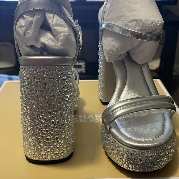 Michael Kors Laci Platform Sandal silver size 6 Brand New - Picture 4 of 12